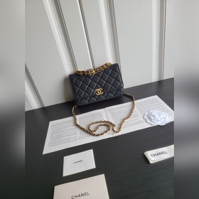 Новая модель Chanel из 22-каратного золота с мелкой текстурой кож