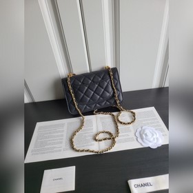 Новая модель Chanel из 22-каратного золота с мелкой текстурой кож