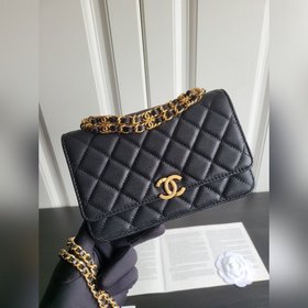 Новая модель Chanel из 22-каратного золота с мелкой текстурой кож