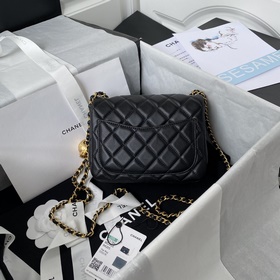1786 Chanel Популярная металлическая сумка mini с крышкой. На цеп
