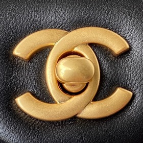 1786 Chanel Популярная металлическая сумка mini с крышкой. На цеп
