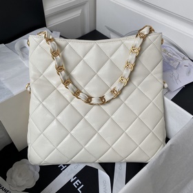 Chanel 24 сумка-хобо, модель AS4754. Эта сумка, как и предыдущая