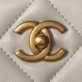 Chanel 24 сумка-хобо, модель AS4754. Эта сумка, как и предыдущая