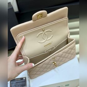 Розовый шарик из оригинальной упаковки, который встречается раз в