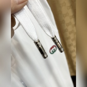 Новый комплект из короткорукавной рубашки брюк от Gucci. Редкая в