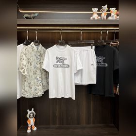 Новый комплект из коротких рукавов от Gucci! Редкая возможность п