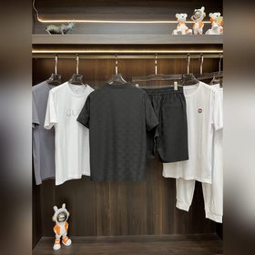 Новый комплект из коротких рукавов от Gucci! Редкая возможность п