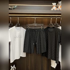 Новый комплект из коротких рукавов от Gucci! Редкая возможность п