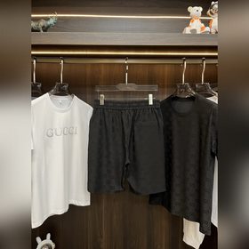Новый комплект из коротких рукавов от Gucci! Редкая возможность п