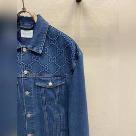 Gucci, весенняя колекция 2024, джинсовая куртка с принтом в стиле