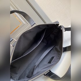 LV M40566 Эта современная сумка для документов, созданная для при