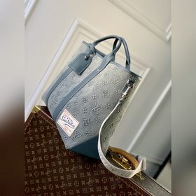 LV M22537 Сумка Week-End Tote из ткани Monogram Washed Denim, пол