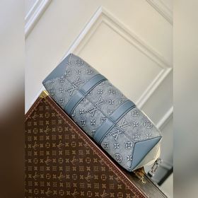 LV M22537 Сумка Week-End Tote из ткани Monogram Washed Denim, пол