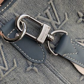 LV M22537 Сумка Week-End Tote из ткани Monogram Washed Denim, пол