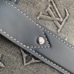 LV M22537 Сумка Week-End Tote из ткани Monogram Washed Denim, пол