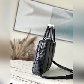 LV N40445 Эта небольшая сумка Voyage из ткани Monogram Ecli se им