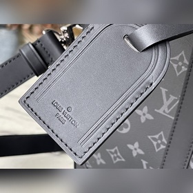 LV M46457 Черный цветок. Этот небольшой портфель Voyage имеет лак