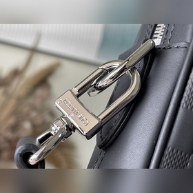 LV N40444 Прессованный узор. Этот небольшой портфель Voyage из ко