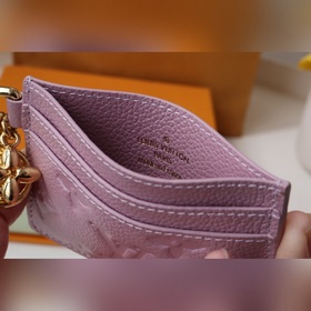 M82 «Porto Cult LV Charm» из мягкой кожи Monogram Unplant с тисн