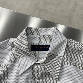 Новая длиннорукавная рубашка LV 24ss украшена увеличенным узором
