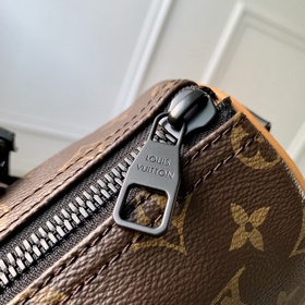 LV M46687 Старая кожа Мужская сумка-подушка из серии Kee all. Эта