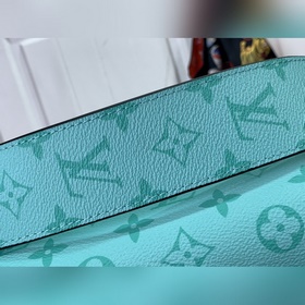 LV 【OUTDOOR Почтовая сумка】 m30875 Зеленый. 30233 Эта сумка Outdo