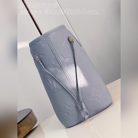 Эксклюзивные фотографии модели M45686 в цвете «туманно-синий» с т