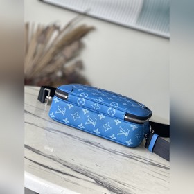 LV M31016 Blue Flower. Эта сумка A ha почтальона изготовлена из т