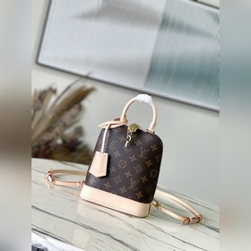 LV M47132 Этот рюкзак Ama был представлен на показе женской колле