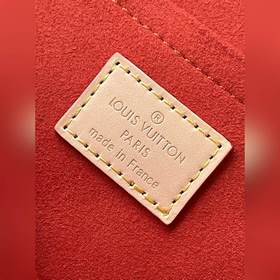 LV M47132 Этот рюкзак Ama был представлен на показе женской колле