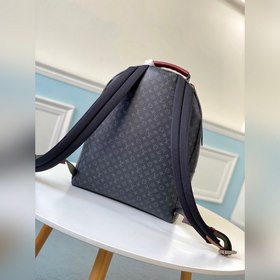 LV M45455 Оригинальная модель Virgil Abloh включил мотив коллажа 