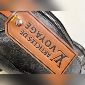 LV M45455 Оригинальная модель Virgil Abloh включил мотив коллажа 