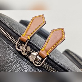 LV M45455 Оригинальная модель Virgil Abloh включил мотив коллажа 
