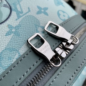 LV M22519 Рюкзак Discovery из ткани Monogram Aquagarden с креатив