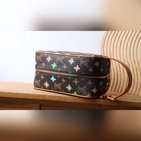 Фотография реального товара M47069 Косметичка Косметичка. Эта кос