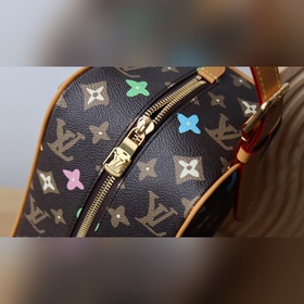 Фотография реального товара M47069 Косметичка Косметичка. Эта кос
