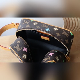 Фотография реального товара M47069 Косметичка Косметичка. Эта кос