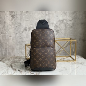 LV M45897 Серия сумок через плечо и на пояс Avenue. Эта сумка из