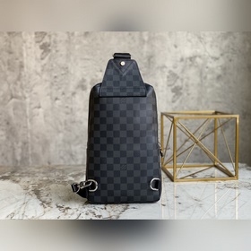 LV N41719 Черная сумка через плечо из серии Avenue. Эта сумка из 