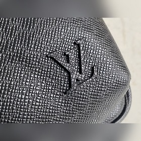 LV M30863 Черный с крестообразным узором Мужская сумка-нагрудная