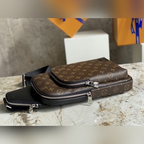 LV M46327 Серия сумок через плечо для пожилых людей. Эта сумка че