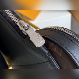 LV M46327 Серия сумок через плечо для пожилых людей. Эта сумка че