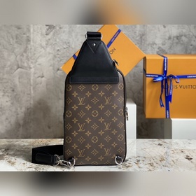 LV M46327 Серия сумок через плечо для пожилых людей. Эта сумка че