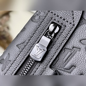LV M21890 Эта сумка Duo с одним плечевым ремнем из мягкой кожимее