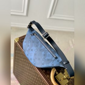 LV M22576 Кристально-темно-синий Серия сумок на пояс DISCOVERY П