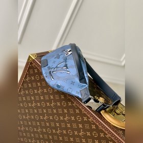 LV M22576 Кристально-темно-синий Серия сумок на пояс DISCOVERY П