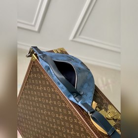 LV M22576 Кристально-темно-синий Серия сумок на пояс DISCOVERY П
