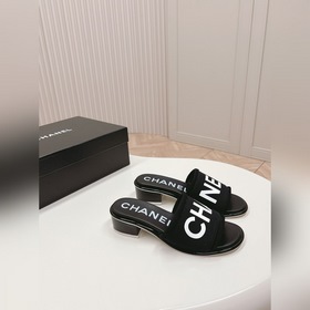 Средний каблук CHANEL Новая коллекция сандалий и тапочек 2024 Кла