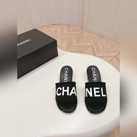 Средний каблук CHANEL Новая коллекция сандалий и тапочек 2024 Кла