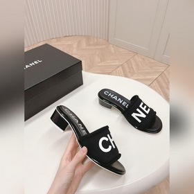 Средний каблук CHANEL Новая коллекция сандалий и тапочек 2024 Кла